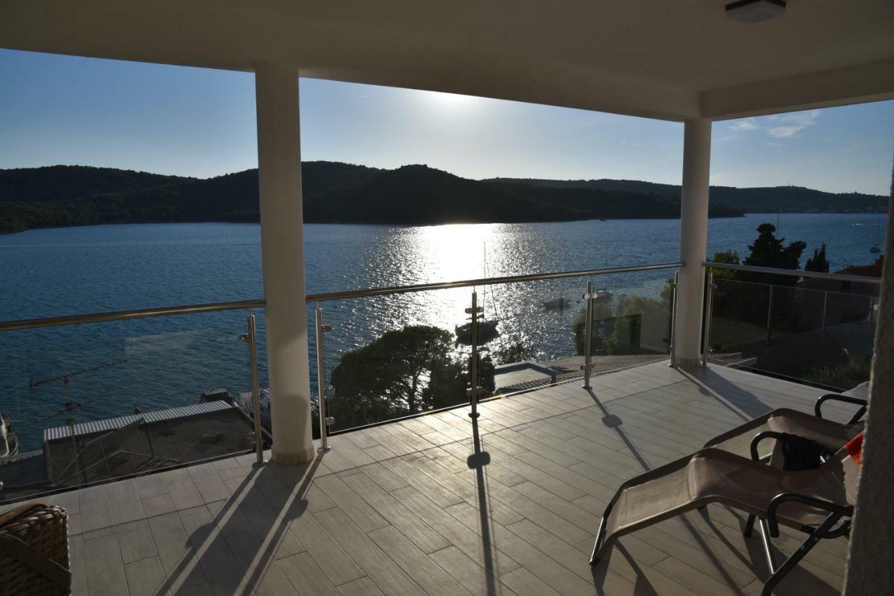 Villa Pina Тисно Экстерьер фото