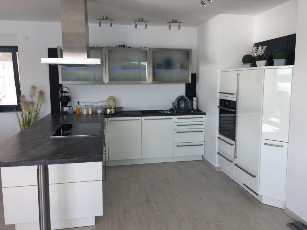Villa Pina Тисно Экстерьер фото