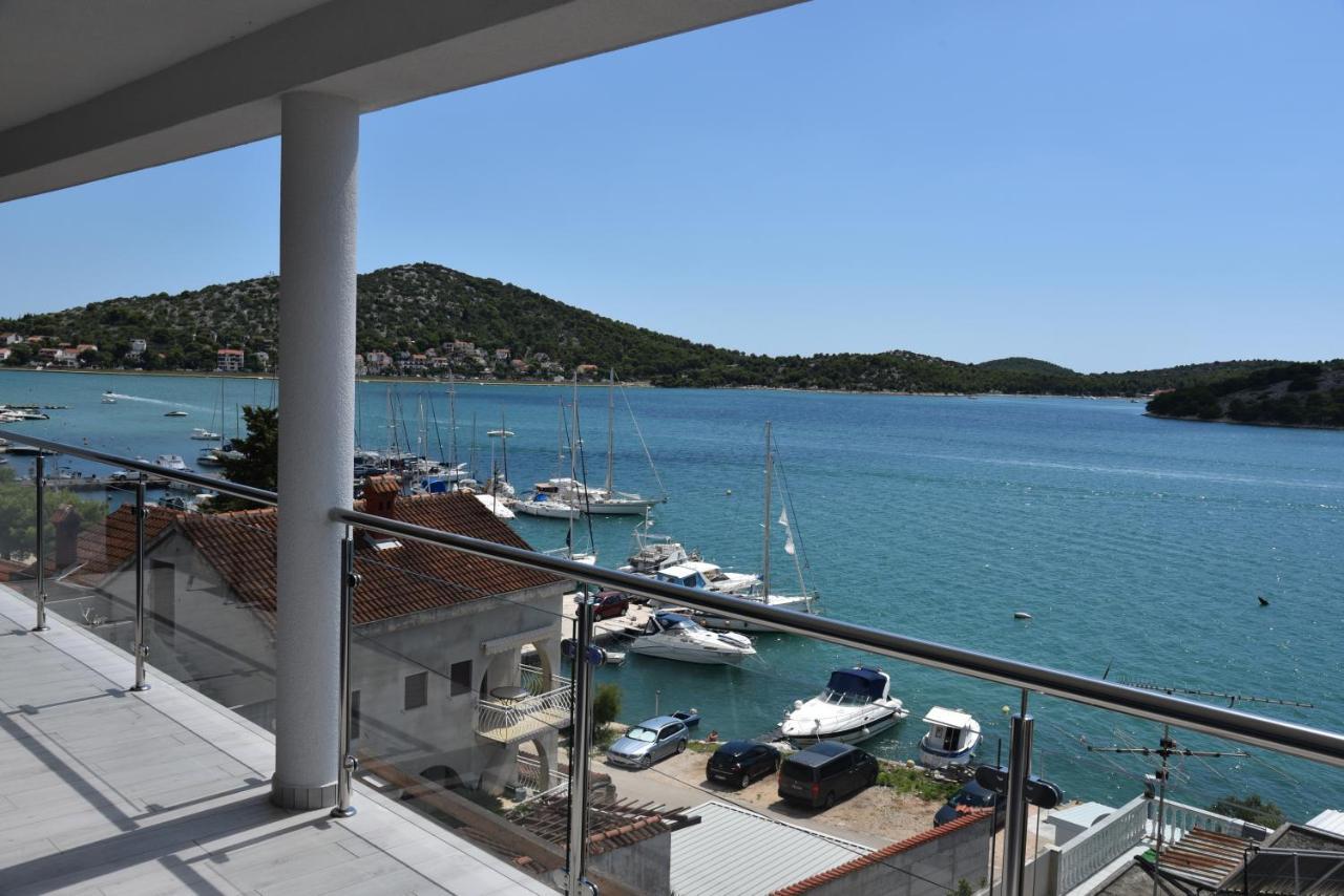 Villa Pina Тисно Экстерьер фото